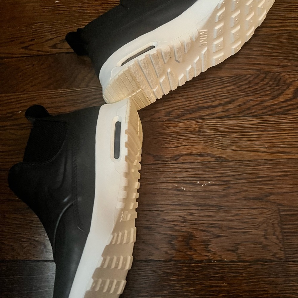 Nike Air Max Thea Pull on Sneakers boots New never worn. No box. Size 8 - Picture 2 of 5